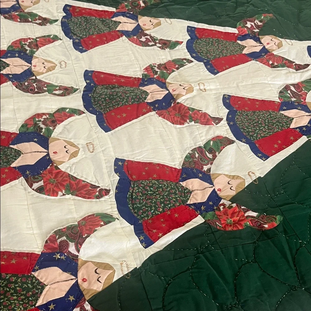 HANDMADE Angel Praying Choir Festive QUILT Scalloped Edges HOLIDAY CHRISTMAS Tre